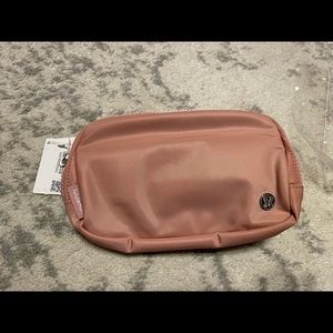 Lululemon everywhere belt bag